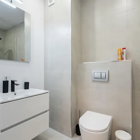 아파트 Spring Apartment 1100 부쿠레슈티